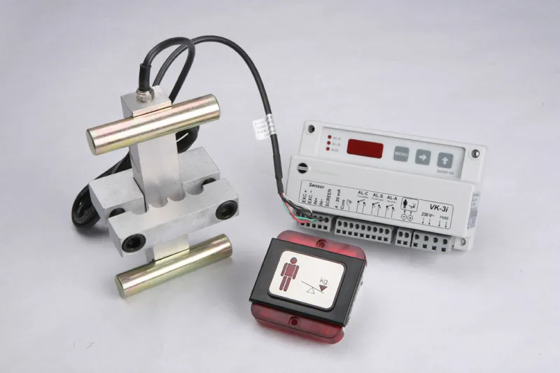 Dispositivo pesacargas para ascensor con sensor de carga y pantalla digital